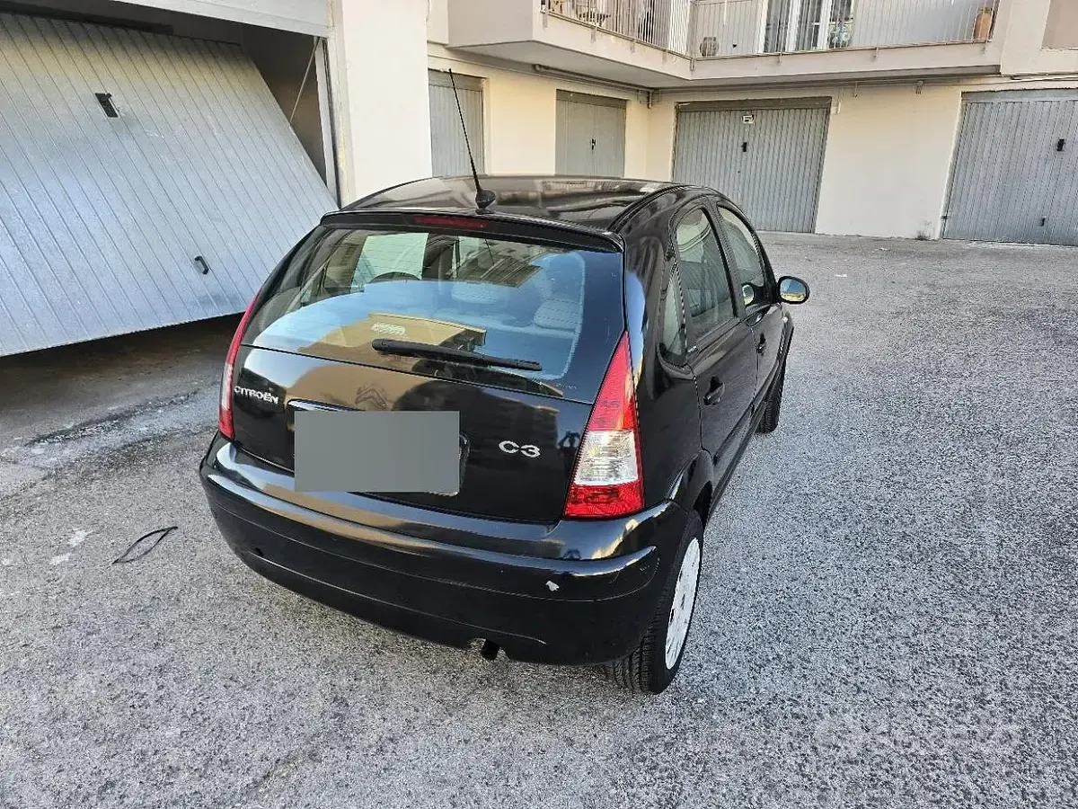 Begagnad Citroën C3 88 HK (64 kW) 2005 Svart Sedan