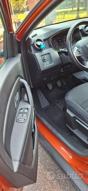 Usata Dacia Duster 101 CV (74 kW) 2022 Marrone Berlina