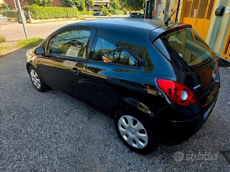 Usata Opel Corsa Edition 85 CV (62 kW) 2013 Nero Utilitaria