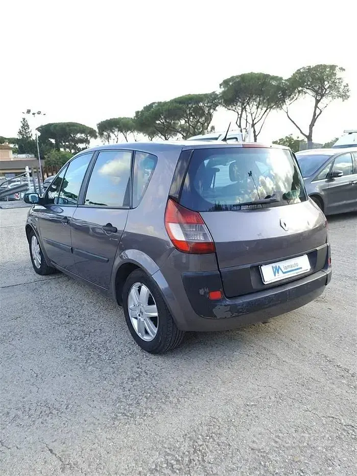 Usata Renault Grand Scénic 131 CV (96 kW) 2005 Grigio Monovolume