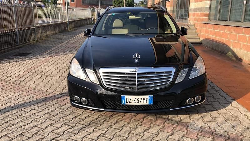 Usata Mercedes E350 Elegance 231 CV (169 kW) 2009 Nero Station wagon