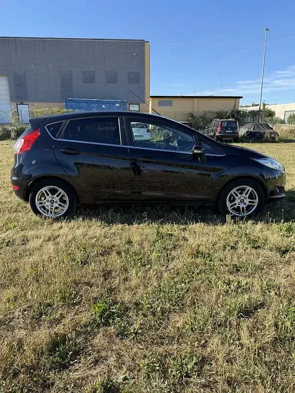 Usata Ford Fiesta Titanium 75 CV (55 kW) 2014 Utilitaria