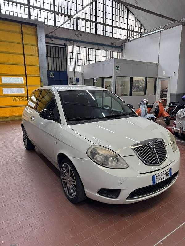 Usata Lancia Ypsilon Platinum 69 CV (50 kW) 2011 Utilitaria