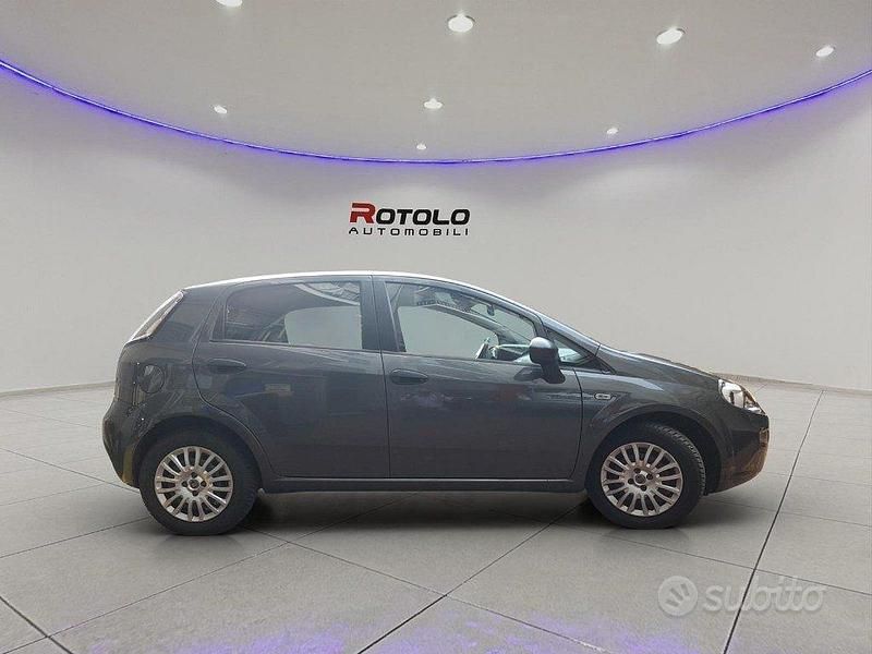 Usata Fiat Punto Lounge 75 CV (55 kW) 2014 Grigio scuro Utilitaria
