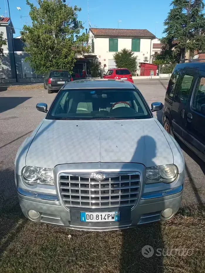Usata Chrysler 300 218 CV (160 kW) 2006 Grigio Station wagon