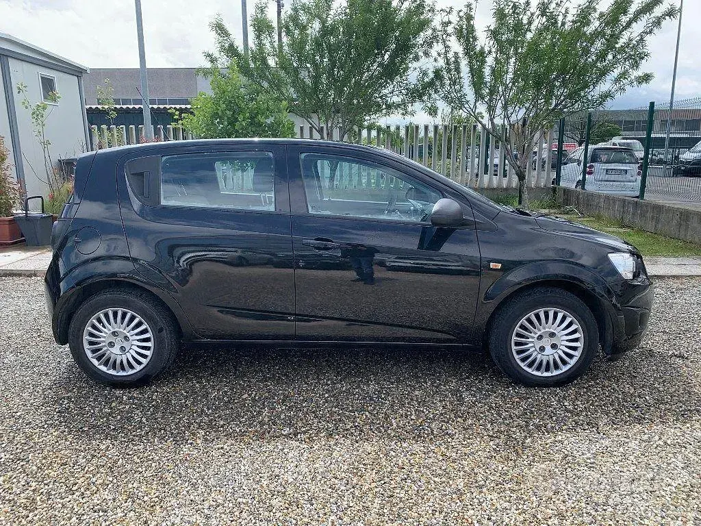 Usata Chevrolet Aveo LS 86 CV (63 kW) 2013 Nero Berlina