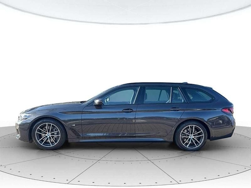 Usata BMW 530 M Sport 249 CV (183 kW) 2022 Grigio scuro metall. Station wagon