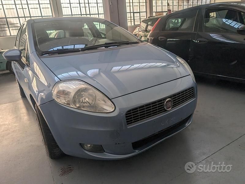 Usata Fiat Grande Punto 77 CV (56 kW) 2010 Blu Utilitaria