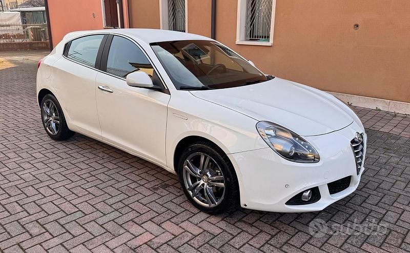 Usata Alfa Romeo Giulietta Exclusive 120 CV (88 kW) 2016 Bianco Berlina