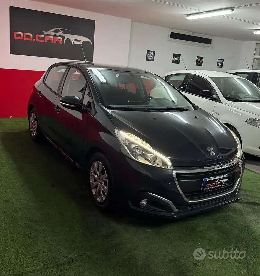 Usata Peugeot 208 Access 82 CV (60 kW) 2017 Grigio Utilitaria