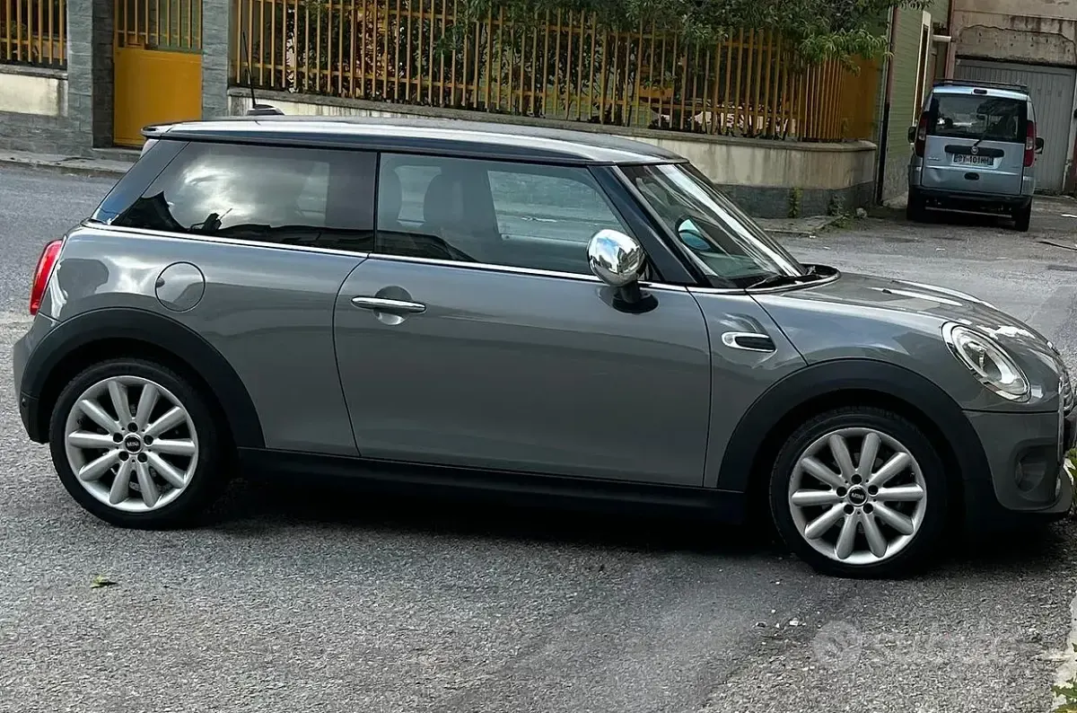 Käytetty Mini Cooper D Business 2016 Harmaa Viistoperä