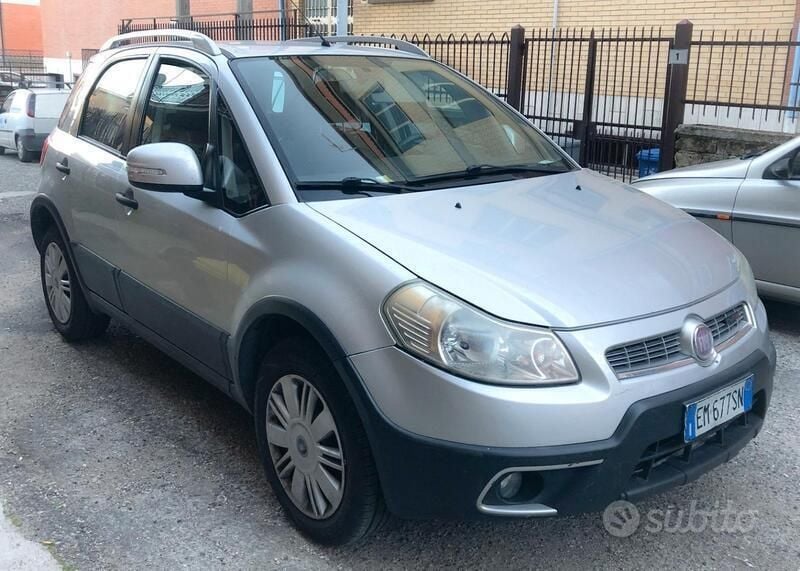 Grigio Usata 2012 Fiat Sedici SUV | 3250 € (Buon prezzo) - Immagine 1/1