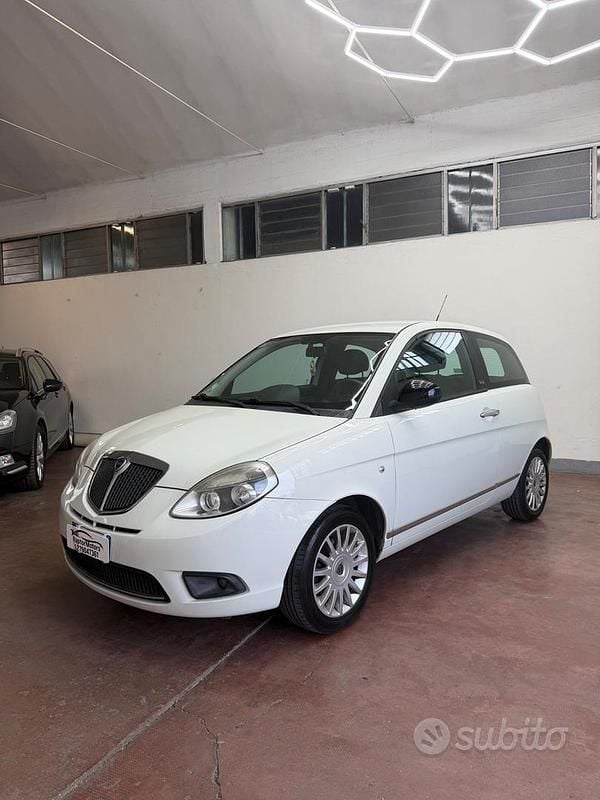 Usata Lancia Ypsilon 69 CV (50 kW) 2012 Bianco Utilitaria