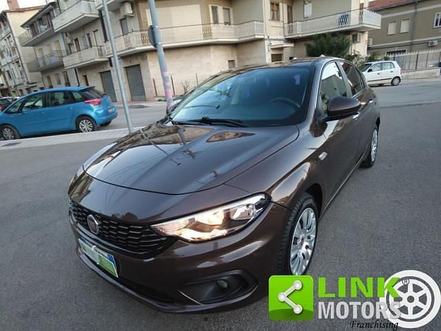Usata Fiat Tipo Easy 119 CV (87 kW) 2017 Marrone Berlina