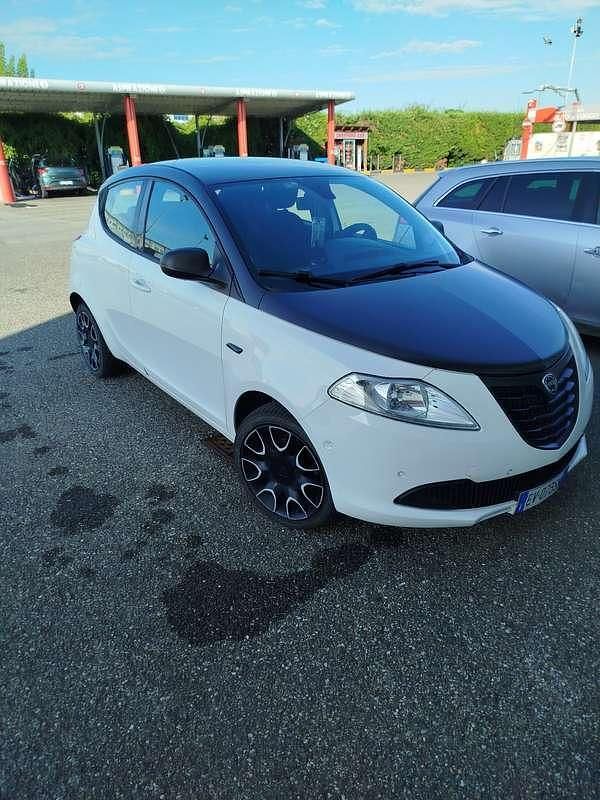 Usata 2014 Lancia Ypsilon S Due volumi | 6000 € (Buon prezzo) - Immagine 1/4