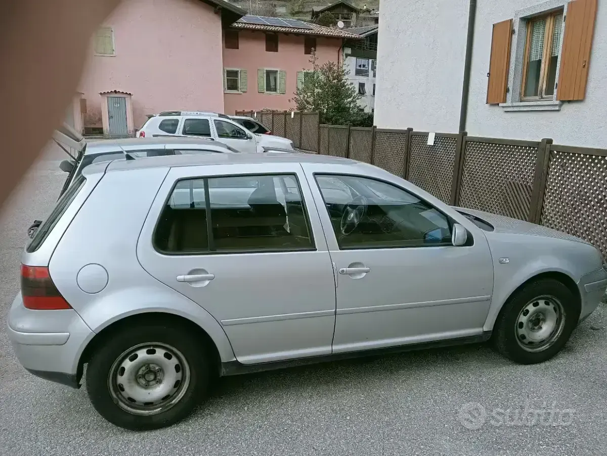 Begagnad VW Golf IV 101 HK (74 kW) 2002 Grå Sedan