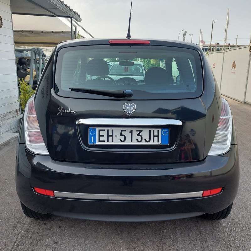 Usata Lancia Ypsilon 75 CV (55 kW) 2011 Nero Utilitaria