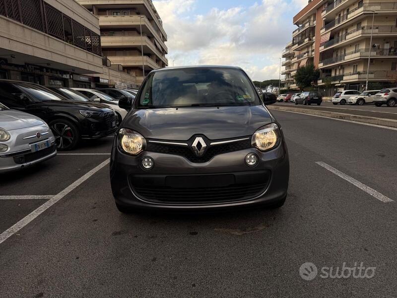 Grigio Usata 2018 Renault Twingo Due volumi | 10.900 € (Ottimo prezzo) - Immagine 1/4