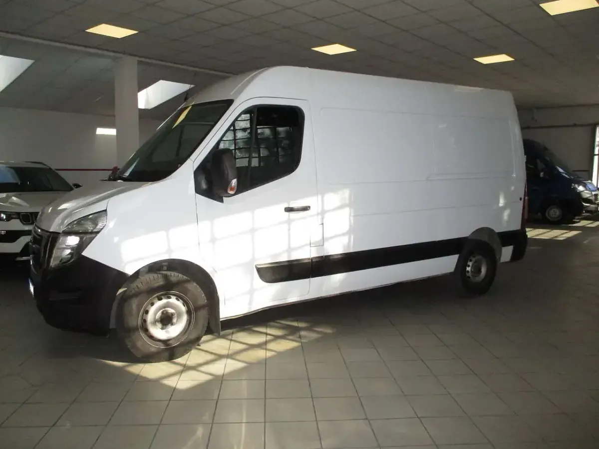 Usata Renault Master 135 CV (99 kW) 2023 Bianco Monovolume