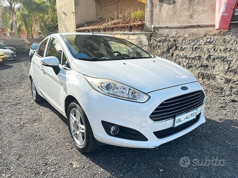 Usata Ford Fiesta Titanium 75 CV (55 kW) 2013 Bianco Berlina