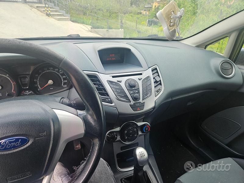 Usata Ford Fiesta 80 CV (58 kW) 2010 Verde Utilitaria