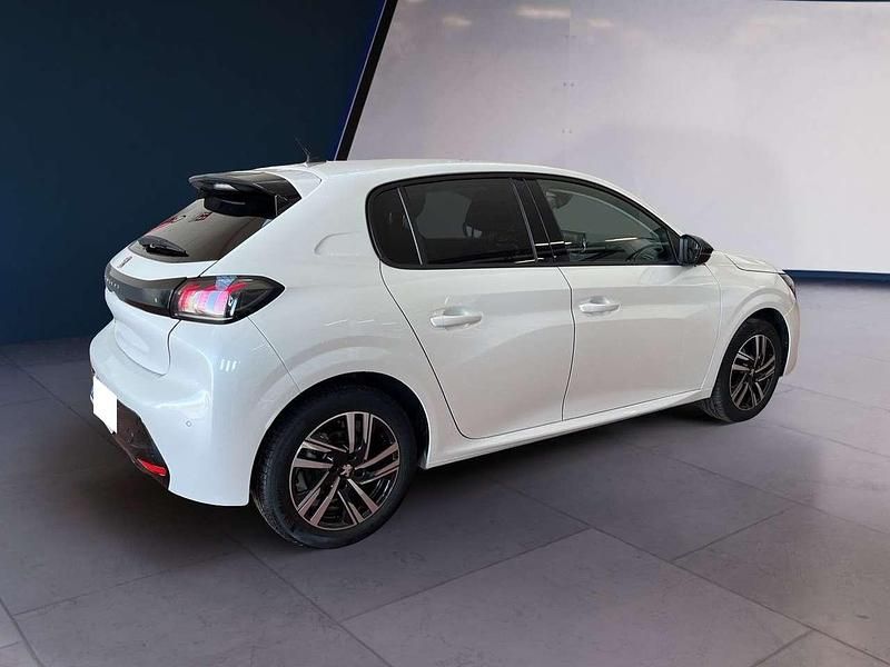 Begagnad Peugeot 208 Allure 101 HK (74 kW) 2022 Vit Halvkombi