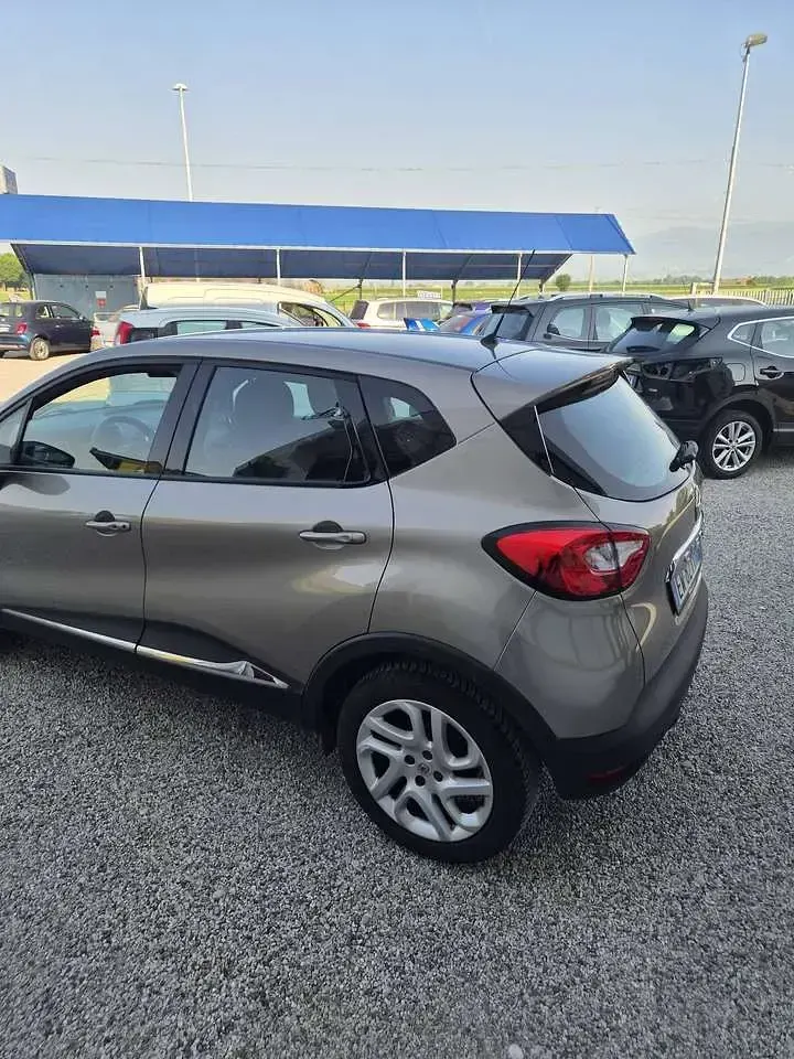 Usata Renault Captur 90 CV (66 kW) 2014 Grigio SUV