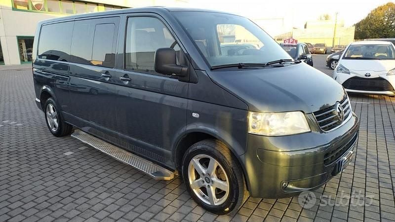 Usata VW Caravelle 174 CV (127 kW) 2007 Grigio Berlina