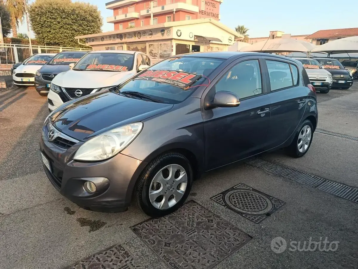 Usata Hyundai i20 75 CV (55 kW) 2012 Grigio Utilitaria