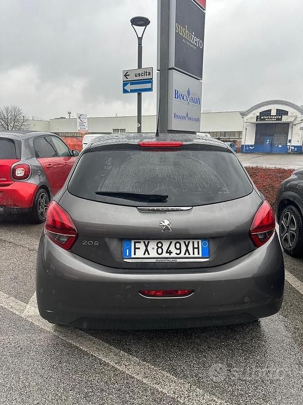 Usata Peugeot 208 82 CV (60 kW) 2019 Grigio Utilitaria