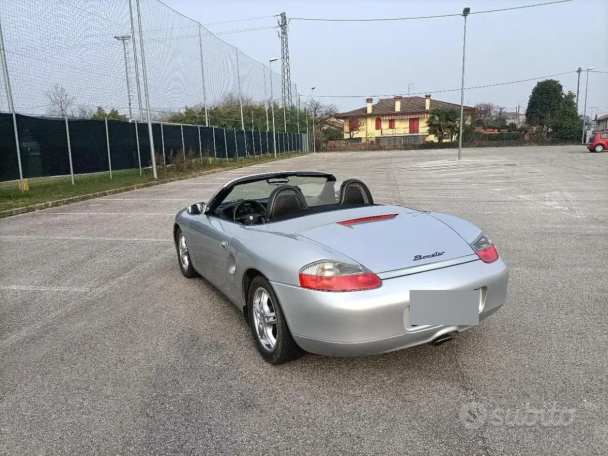 Usata Porsche Boxster 220 CV (161 kW) 2000 Grigio Cabrio
