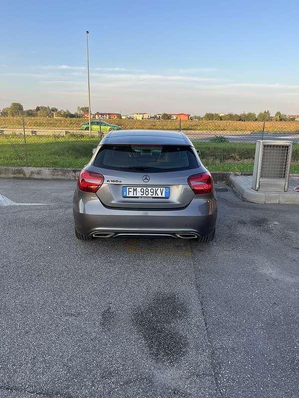 Usata Mercedes A160 90 CV (66 kW) 2017 Marrone Berlina