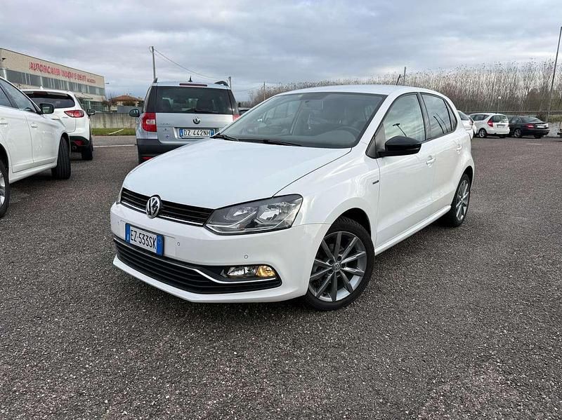 Bianco Usata 2015 VW Polo Comfortline Tre volumi | 8600 € (Buon prezzo) - Immagine 1/4
