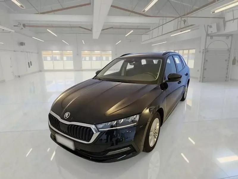 Usata 2022 Skoda Octavia Executive Station wagon | 16.900 € (Buon prezzo) - Immagine 1/4