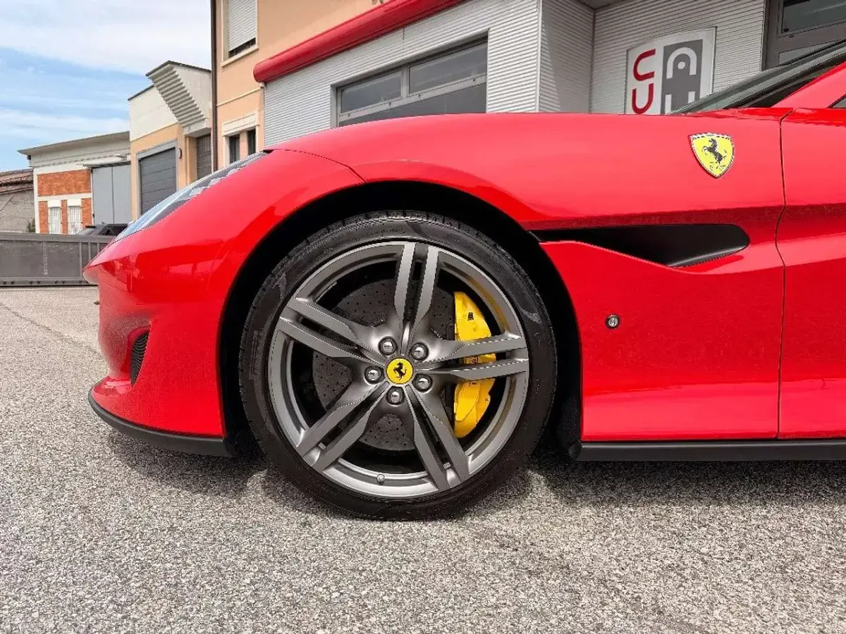 Usata Ferrari Portofino 600 CV (441 kW) 2018 Rosso Cabrio