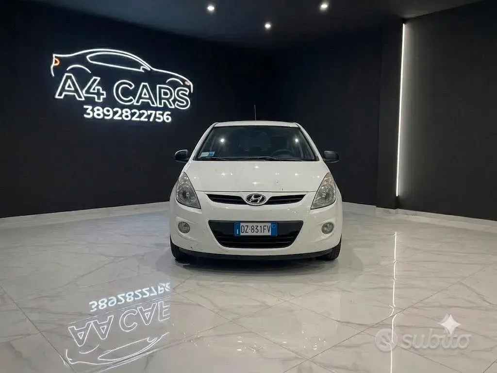 Usata Hyundai i20 Classic 78 CV (57 kW) 2009 Bianco Utilitaria