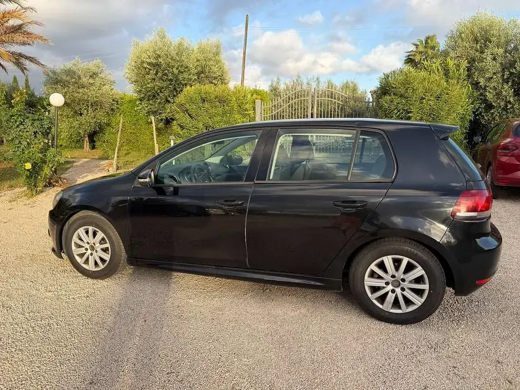 Usata VW Golf VI 105 CV (77 kW) 2011 Nero Utilitaria