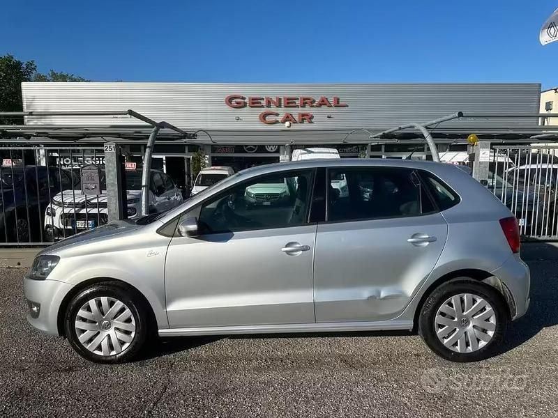 Usata VW Polo Comfortline 75 CV (55 kW) 2013 Grigio Utilitaria