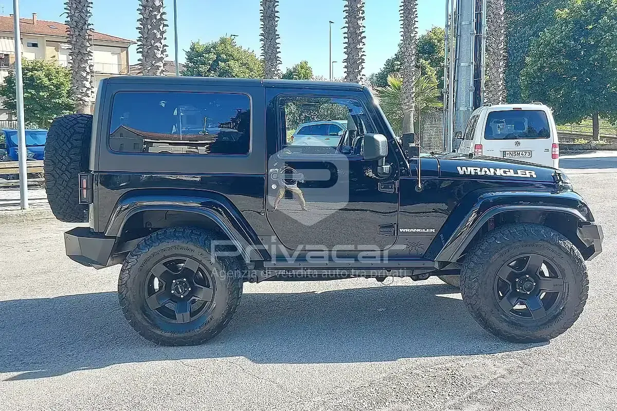 Usata Jeep Wrangler Sahara 200 CV (147 kW) 2012 Nero SUV