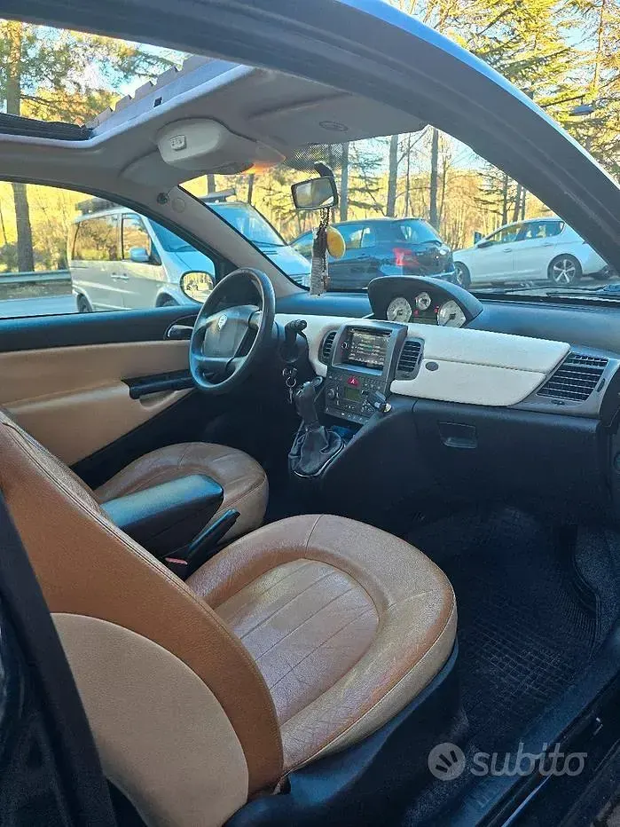 Usata Lancia Ypsilon 75 CV (55 kW) 2005 Nero Utilitaria