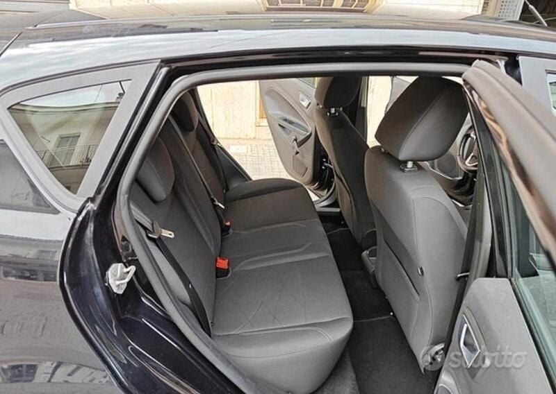 Usata Ford Fiesta 60 CV (44 kW) 2014 Blu Utilitaria