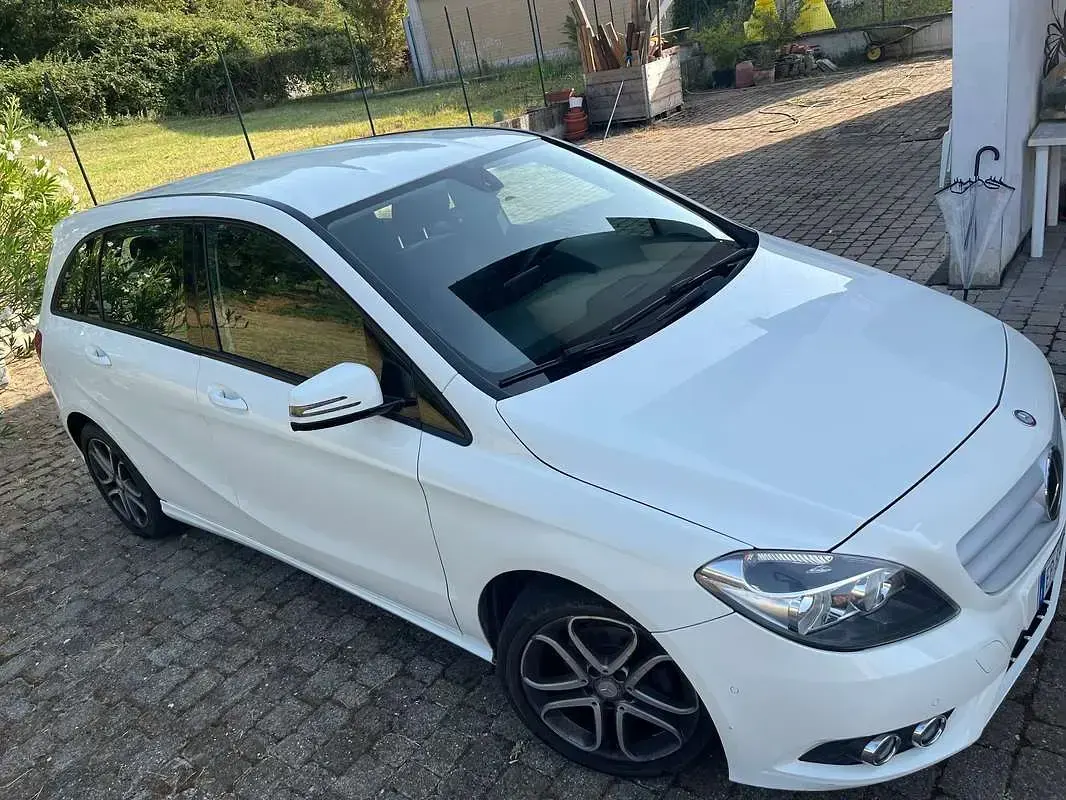 Usata Mercedes B180 109 CV (80 kW) 2013 Bianco Utilitaria