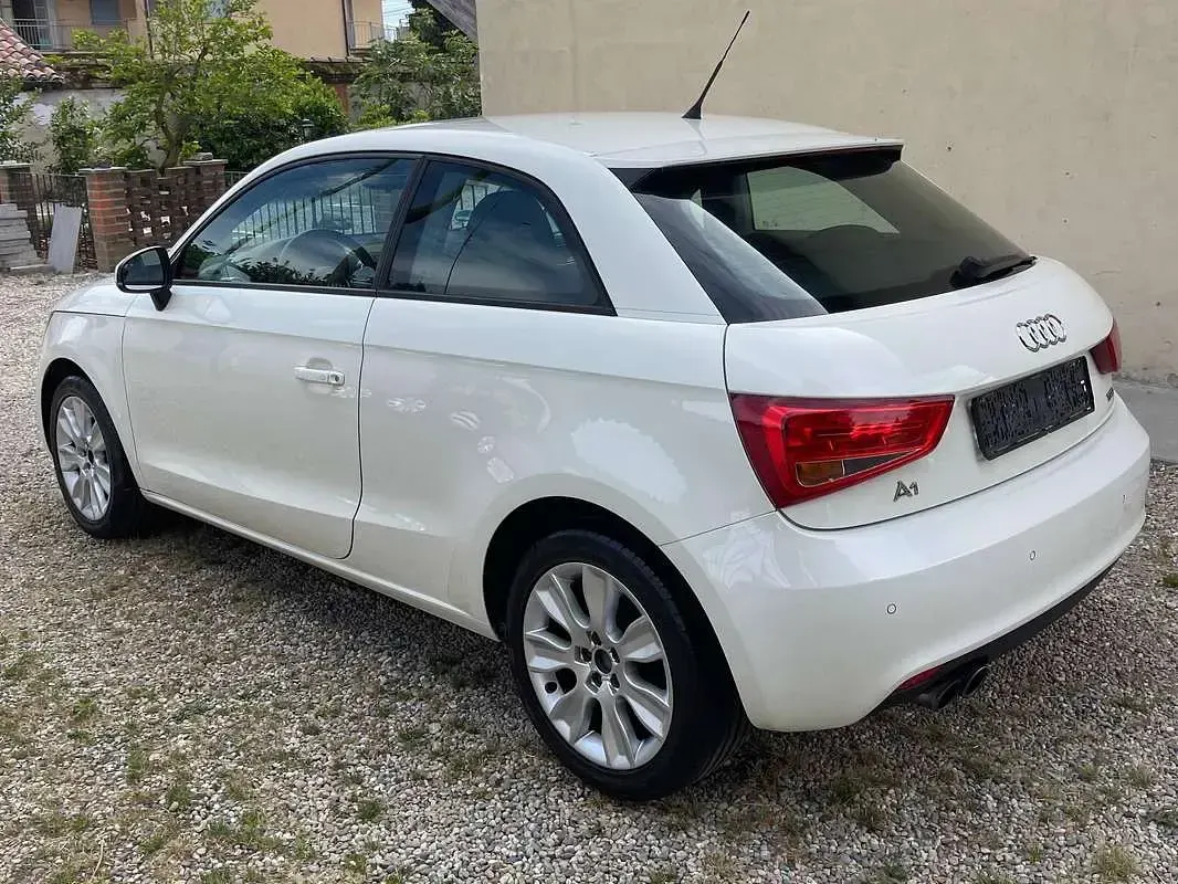 Usata Audi A1 Ambition 122 CV (89 kW) 2011 Bianco Utilitaria
