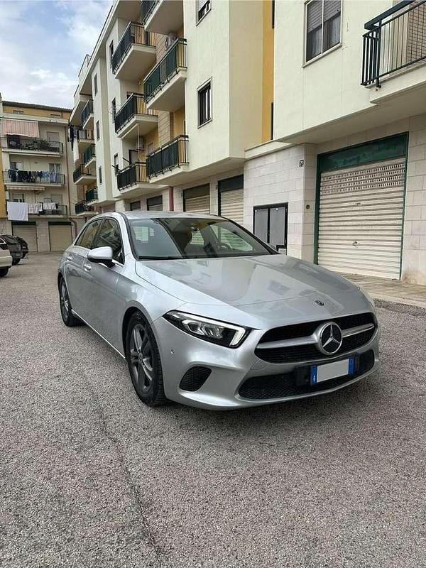 Usata Mercedes A180 Business 116 CV (85 kW) 2020 Argento Berlina