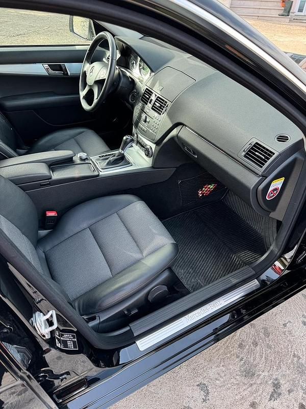 Usata Mercedes C220 Avantgarde 170 CV (125 kW) 2009 Nero Berlina