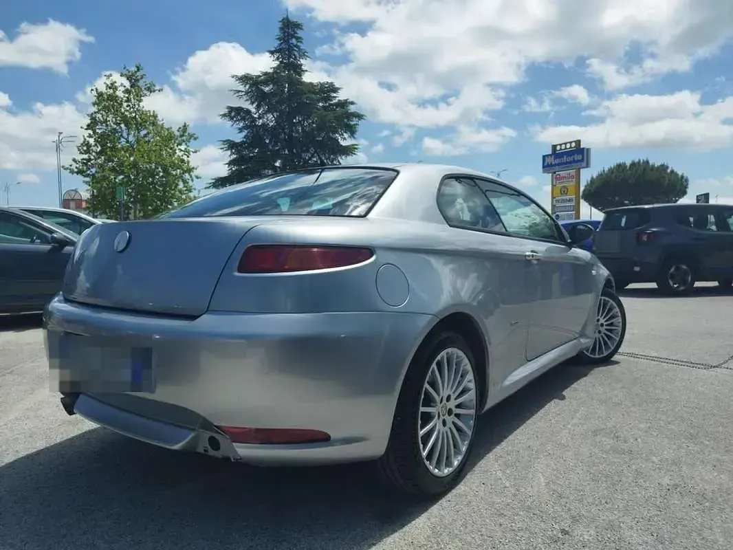 Usata Alfa Romeo GT Progression 150 CV (110 kW) 2005 Grigio Coupé