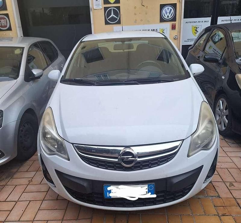 Usata Opel Corsa 75 CV (55 kW) 2013 Bianco Berlina