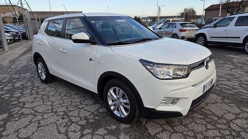 Usata Ssangyong (KGM) Tivoli 114 CV (83 kW) 2017 Bianco SUV