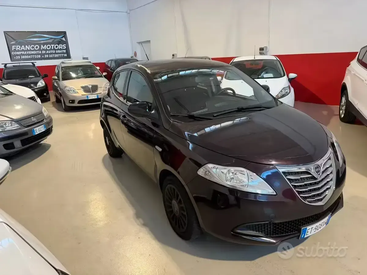 Usata Lancia Ypsilon S 69 CV (50 kW) 2014 Viola Utilitaria