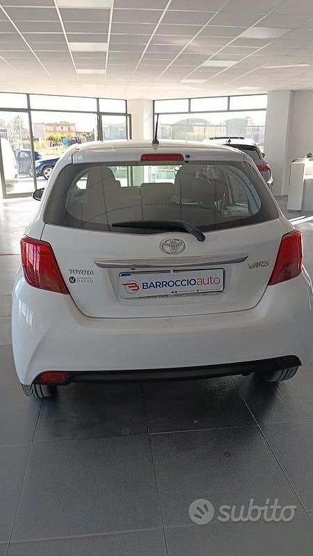 Usata Toyota Yaris Lounge 90 CV (66 kW) 2016 Bianco Berlina
